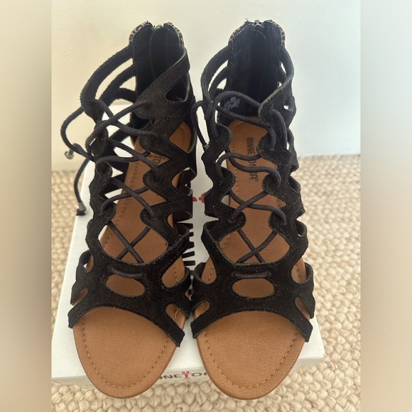 Minnetonka Brand New Women’s Merida II Sandal Black - Picture 4 of 5